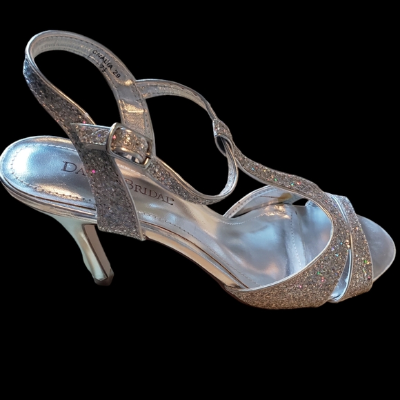 Michelangelo silver iridescent dress sandal.  Size 7 - Picture 3 of 6